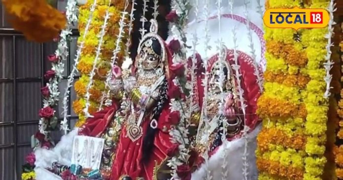 300 साल पुराने मंदिर में बिहारी जी बने मनिहारी, यहां