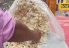 यहां मिलेगा फेमस नारियल का पोहा और मिठाई, रुक-रुक कर चखते हैं स्वाद