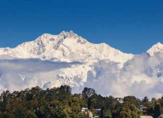 मानसून में घूमने जाते समय इन 5 बातों का रखें ख्याल, पहाड़ों पर जाना हो सकता है जोखिम भरा