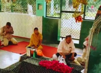 अद्भुद है यूपी की ये मजार, रोजाना यहां 2 शेर पूंछ से करते हैं सफाई, चमत्कार से कम नहीं मानते लोग
