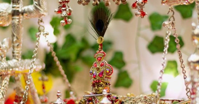 कृष्ण जन्माष्टमी का व्रत कैसे करें, जिससे बनी रहे भगवान
