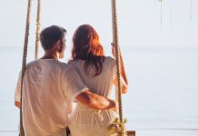 पति-पत्नी में हमेशा रहती है लड़ाई…तो बेडरूम में रख लें यह चीज, एक-दूसरे से नहीं रह पाएंगे दूर If you couple do fight then do these things in bedroom