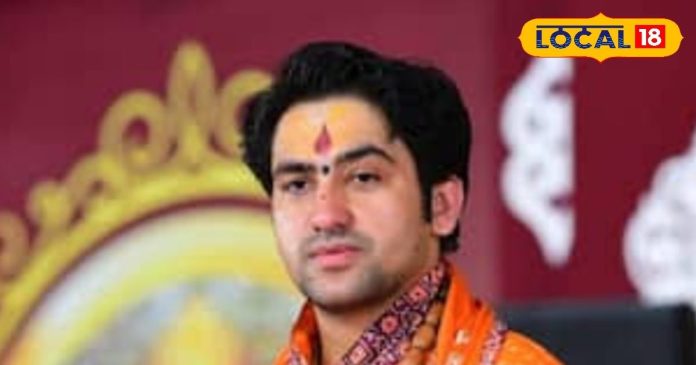 पदयात्रा पर निकलेंगे पंडित धीरेंद्र शास्त्री, चलेंगे 160km पैदल, जानिए