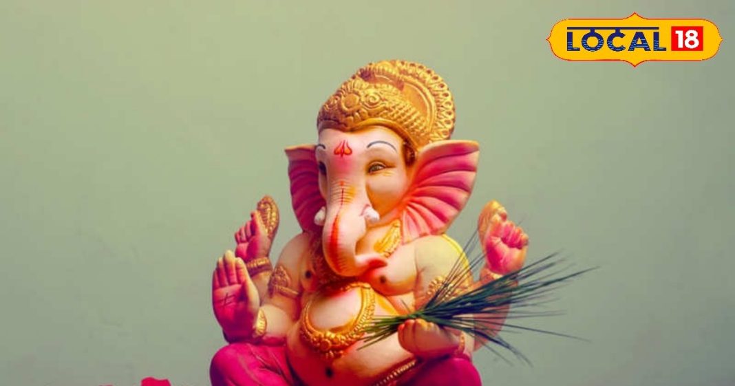 क्या स्थापित छोटी गणेश मूर्तियों को पूजाघर में दे सकते