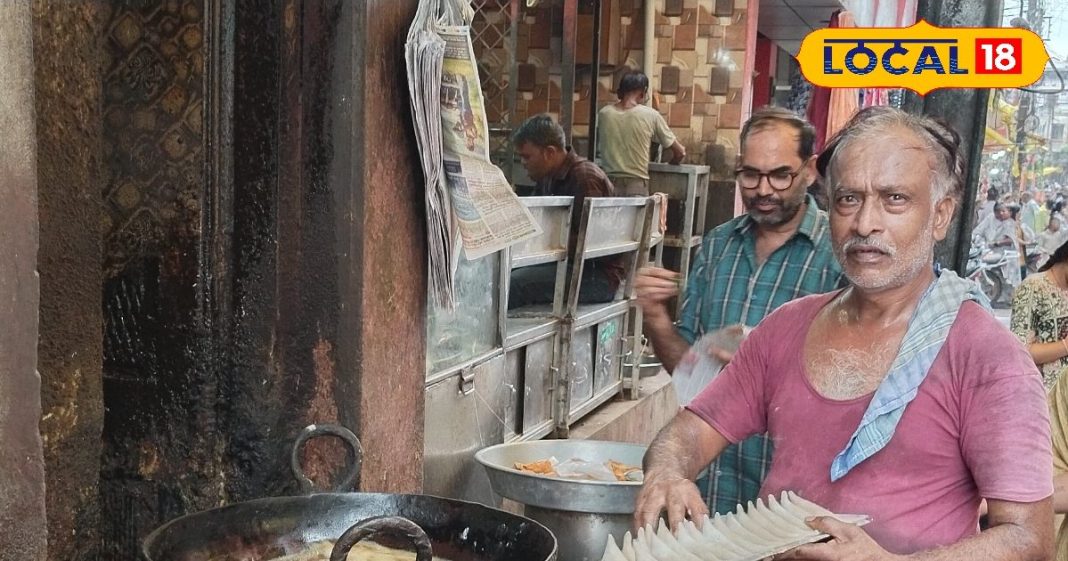 गुजरात की रेसिपी MP में हिट, एक ही समोसा में दो अलग स्वाद, रोजाना 2 हजार पीस बिक्री