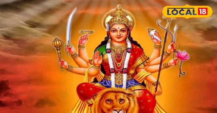 Shardiya Navratri 2024: नवरात्रि से पहले घर से इन चीजों