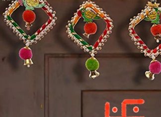 Vastu Tips: घर के मेन गेट पर लगाएं ये चीजें… दूर रहेगी बुरी नजर, परिवार की सारी बाधाएं होंगी खत्म