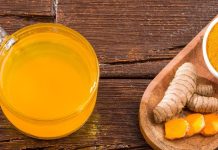 सुबह उठकर खाली पेट करें हल्दी पानी का सेवन, फायदे जानकर चौंक जाएंगे आप