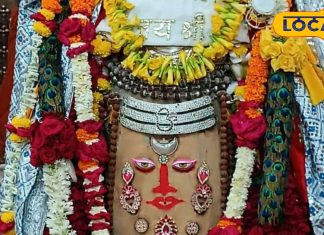 आज चंद्र तिलक से सजे बाबा, भांग-चंदन से भव्य श्रृंगार, देखें मनमोहक तस्वीरें Mahakals Bhasma Aarti Today the Lord is adorned with Chandra Tilak grand decoration was done with Bhaang-Chandan see beautiful pictures – Bharat.one हिंदी