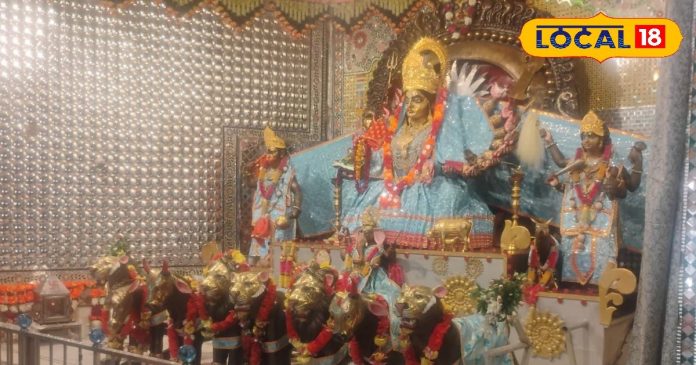इस मंदिर को बनवाने का खुद देवी ने दिया था