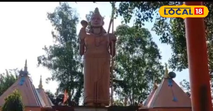 नर्मदा नदी में मिला था इस मंदिर का शिवलिंग, पूजा