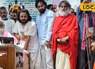 पंडित धीरेंद्र शास्त्री स्वामी अड़गड़ानंद आश्रम पहुंचे, जमीन पर बैठकर 20 मिनट तक सुना सत्संग – Bharat.one हिंदी