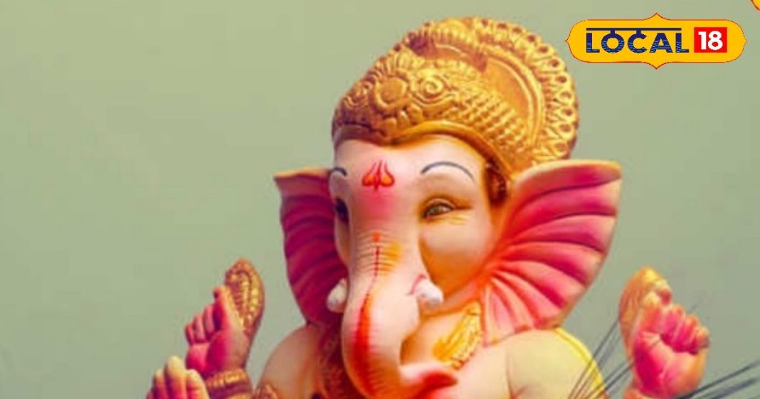 भगवान गणेश को स्थापित करने के बाद क्या मंदिर में रख सकते हैं प्रतिमा? विसर्जन की परंपरा कैसे हुई शुरू? जानें सबकुछ