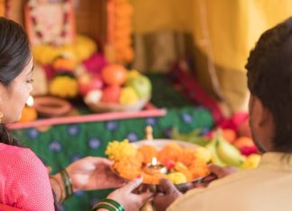 मंदिर में रखी ये चीजें तबाह कर सकती हैं घर, नहीं टिकता पैसा, चेक करें अपना भी पूजा स्थल