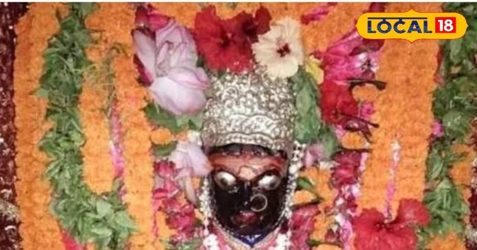 यूपी का अनोखा मंदिर! जहां आने जाने का है एक