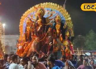 400 साल पुरानी परंपरा: कोडरमा में बिना वाहन के माता दुर्गा की प्रतिमा का अनोखा विसर्जन