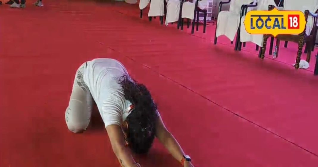 अब टेंशन को करें टाटा बाय-बाय, ये है स्वस्थ रहने का रामबाण योगाभ्यास