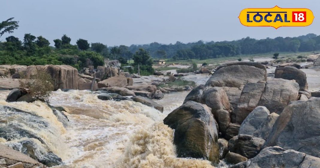 गुमला के नागफणी अंबाघाघ: प्राकृतिक खूबसूरती का अनमोल खजाना, जहां सालों भर सैलानियों का लगा रहता है तांता