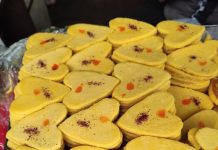 Karwa Chauth 2024: करवा चौथ पर सास बहू को सरगी में जरूर दें मिश्री रोटी, नोट करें आसान रेसिपी