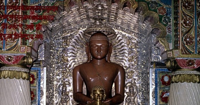 Jain Religion: जानिए, जैन महात्मा कपड़े क्यों नहीं पहनते, कितने
