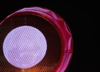 Karva Chauth 2024: चांद देखते समय छलनी पर क्यों रखा जाता है दीया? जानें क्या है इसके पीछे का रहस्य