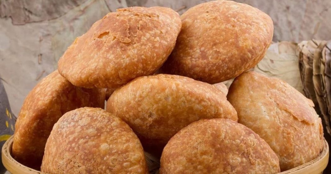 मूंग दाल की मसालेदार कचौड़ी बनाने के लिए जानें ये आसान रेसिपी