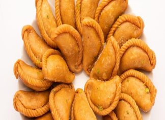 गुजिया के बिना दिवाली का त्यौहार है अधूरा, ऐसे बनाएंगे मावे की मीठी रेसिपी तो मुंह में जाते ही घुल जाएगी, जानें बनाने की विधि