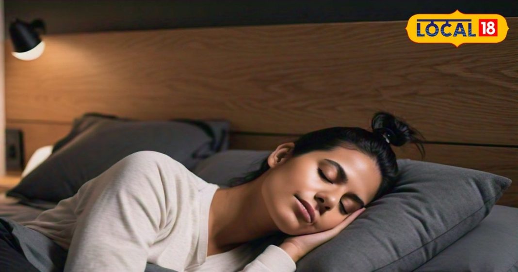 गलत तरीके से तकिया न करें इस्तेमाल, वरना अकड़न-खिंचाव के हो सकते हैं शिकार; आराम की बजाय झेलना पड़ेगा नुकसान