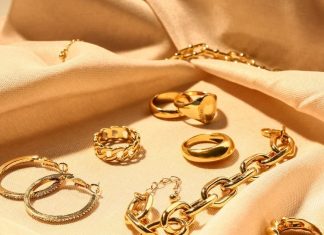 दिवाली पर क्यों होती है गहने और पैसों की पूजा? क्या है इसका महत्व और फायदे, यहां समझें