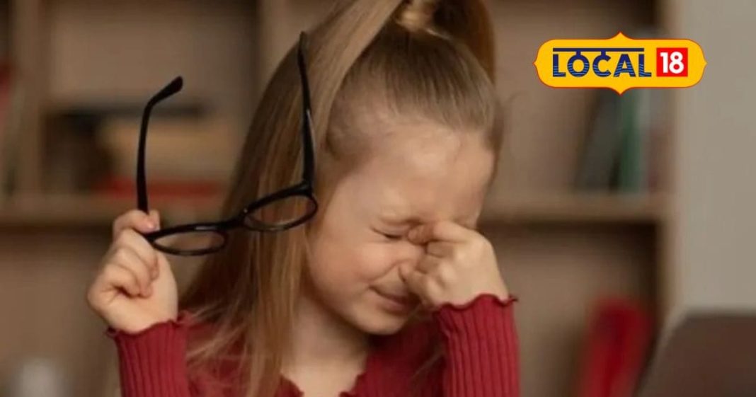 क्या आपके बच्चों की आंखें हो रही हैं कमजोर? जानिए इसके लक्षण और बचाव के उपाय!