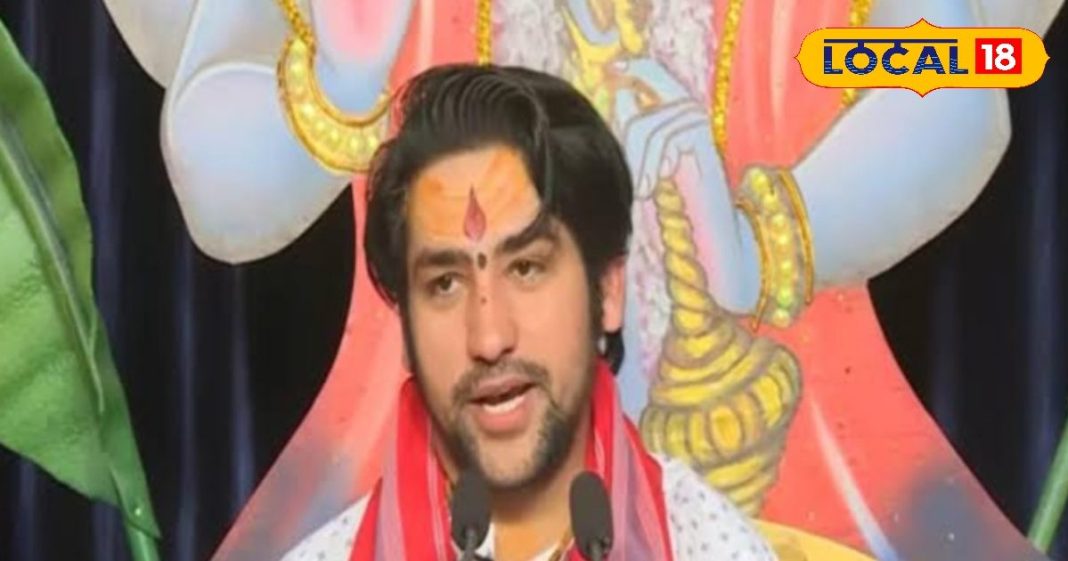 इसे जेल में डाल दो…बीच सड़क वाहन चालक पर आग बबूला हुए धीरेन्द्र शास्त्री