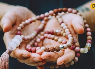 क्या है माला जपने की सही विधि, जानें कैसे करें मंत्रों का जाप