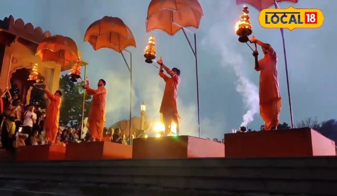 दिल्ली में बनारस और ऋषिकेश जैसी आरती का मजा! इस