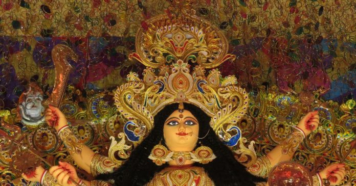 नवरात्रि के दौरान घर में भूल से भी ना रखें