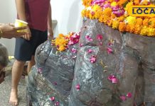 सिर्फ पेड़ा नहीं…मथुरा के इस मंदिर में चढ़ता है दूध का प्रसाद, मन्नत मांगने के लिए लगती है लाइन