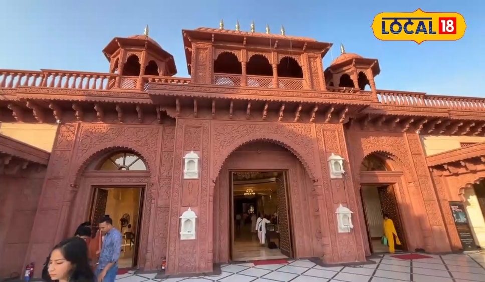 सुबह 4:30 बजे ही खुल जाता है दिल्ली का यह मंदिर, राधा-कृष्ण के दर्शन करते हैं भक्त, देखें Video