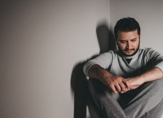 डिप्रेशन से जूझ रहे हैं आप? कुछ आदतें बना सकती हैं आपको अवसाद ग्रस्त, राशि के अनुसार अपनाएं इसके सरल उपाय