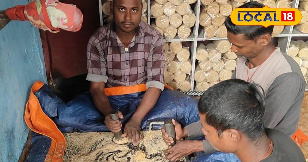 हजारीबाग में आने लगी है तिलकुट की सोंधी महक, तिल को कूटकर ऐसे तैयार होती है यह मिठाई, See Video