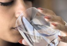 हेल्दी किडनी, ग्लोइंग स्किन और भी बहुत फायदे…सोने से पहले एक गिलास पानी पीने से ये होंगे बदलाव