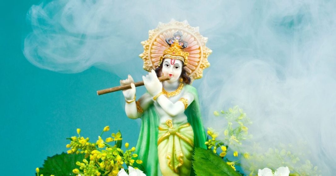 भगवान कृष्ण की पाना चाहते हैं कृपा? इन पेड़ की पत्तियां करें अर्पित, जिंदगी में आएंगे बड़े बदलाव!