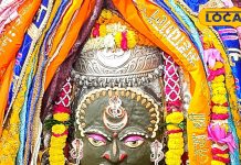 आज रजत सर्प, चंद्र और आभूषण अर्पित कर सजे बाबा, देखें तस्वीरें – Bharat.one हिंदी