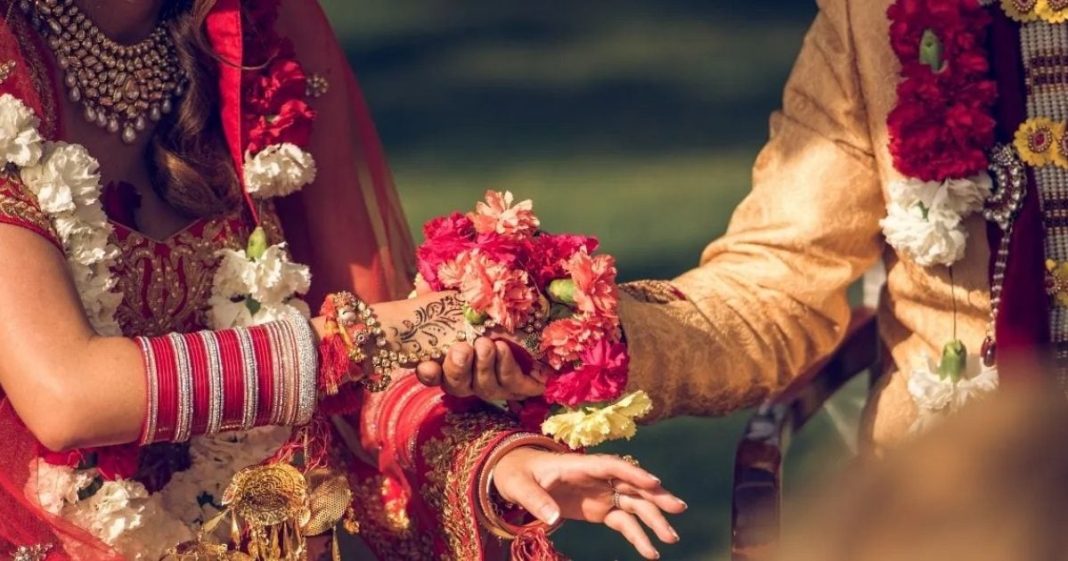 क्या जानते हैं आप? शादी के फेरों के दौरान क्यों इस्तेमाल होते हैं चावल, हल्दी और सुपारी, जानें