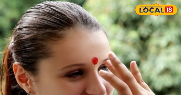 तिलक लगाते समय इन बातों का रखें ध्यान, मिलेंगे चमत्कारी