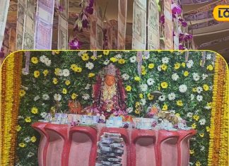 दीवाली पर माँ लक्ष्मी की अद्भुत पूजा, 55 लाख की नोटों से किया मंदिर का श्रृंगार