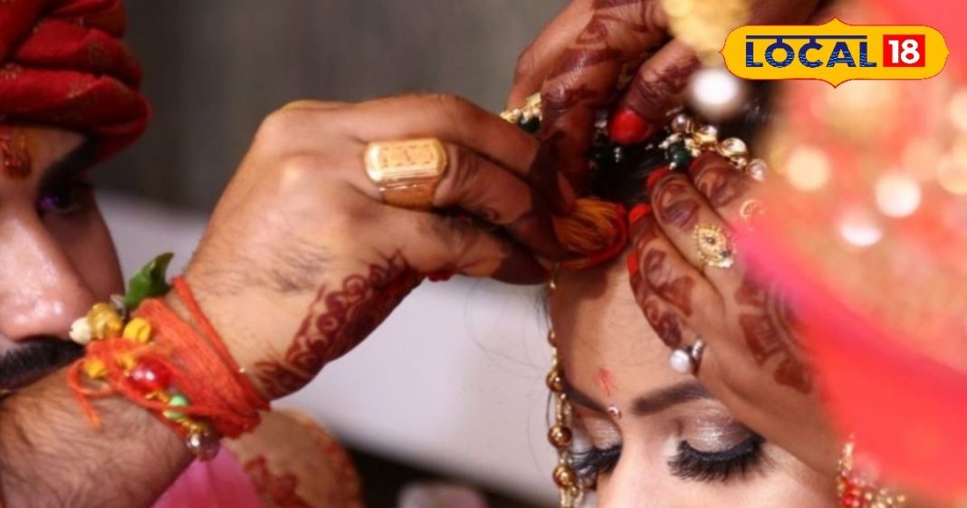 दुल्हन को पत्नी बनने के लिए करना पड़ता है यह खास काम, ज्योतिषी से जानें