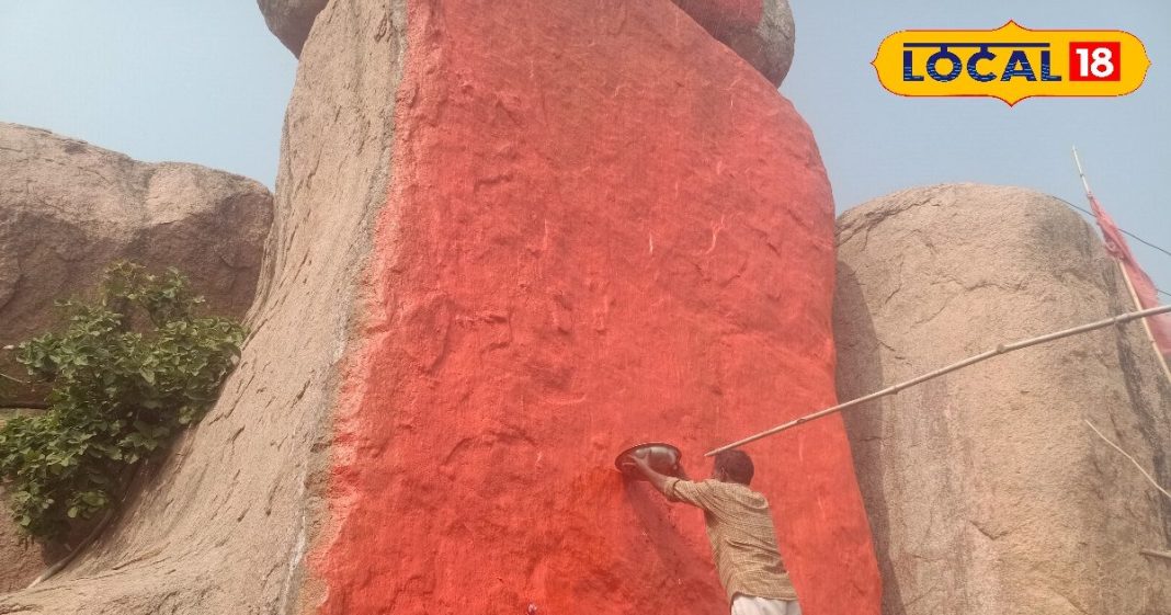 न मंदिर-ना पुजारी, फिर भी रोज़ाना लगती है हजारों श्रद्धालुओं की भीड़, जानिए चम