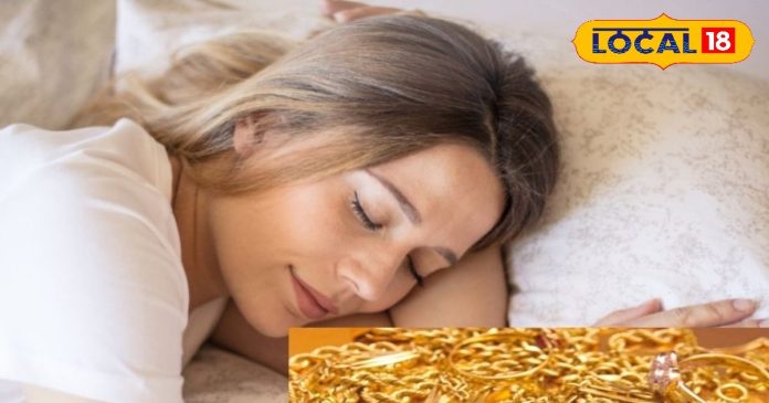 सपने में बार-बार दिखाई देते हैं सोने-चांदी के आभूषण? जान