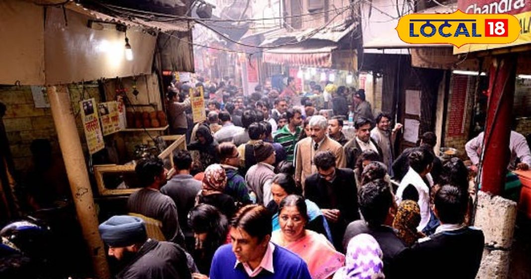 पराठे वाली गली की ये दुकान हैं बेस्ट, इंदिरा गांधी से लेकर रणबीर कपूर तक, हर किसी को बहुत पसंत आता है स्वाद