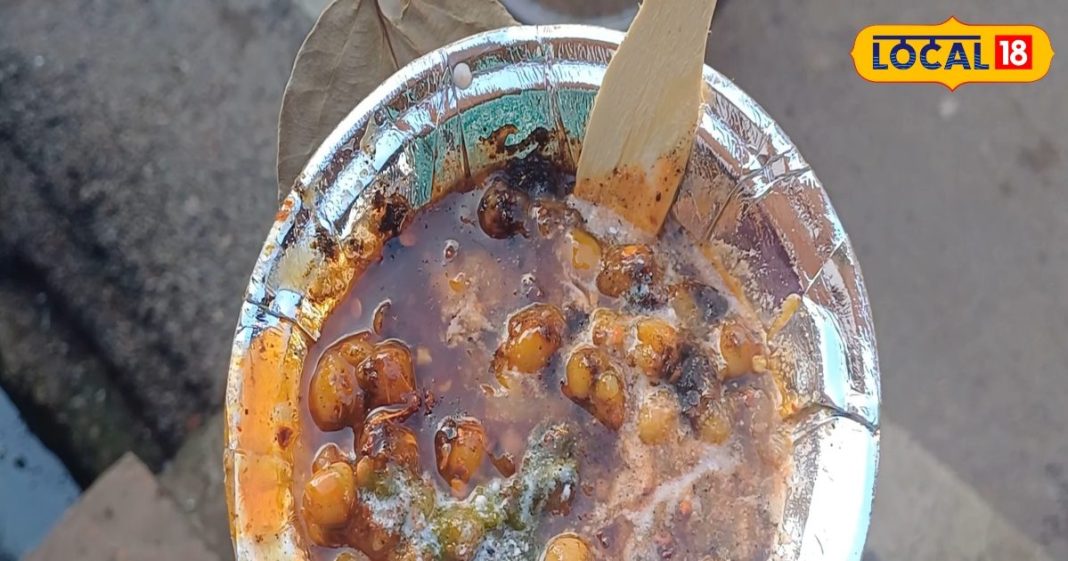 यूपी में यहां पानी के बतासे ने मचाई धूम, टिक्की के भी दीवाने हुए लोग