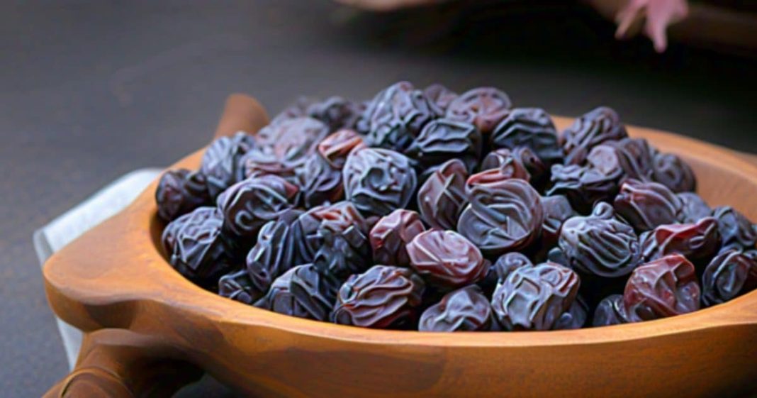 benefits of black raisins munakka immunity sugar control skin and hair health sa